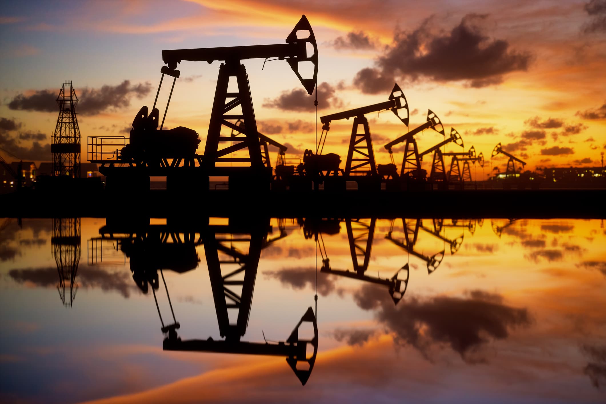 Oil slightly lower on mixed U.S. economic data, crude stocks growth